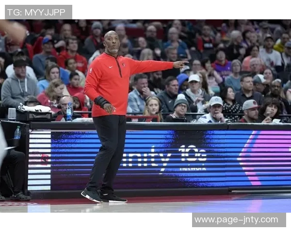 比卢普斯场下表现获高分评价小杨认为他值得8到9分