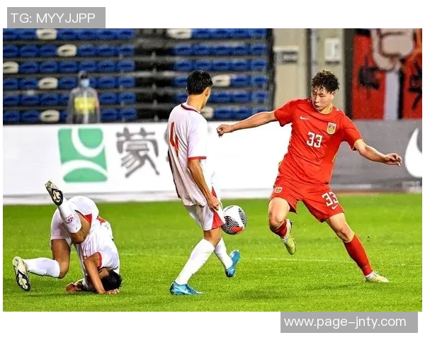 U16国足大胜8-0徐正鹏传中助攻张伯霖精彩头球破门